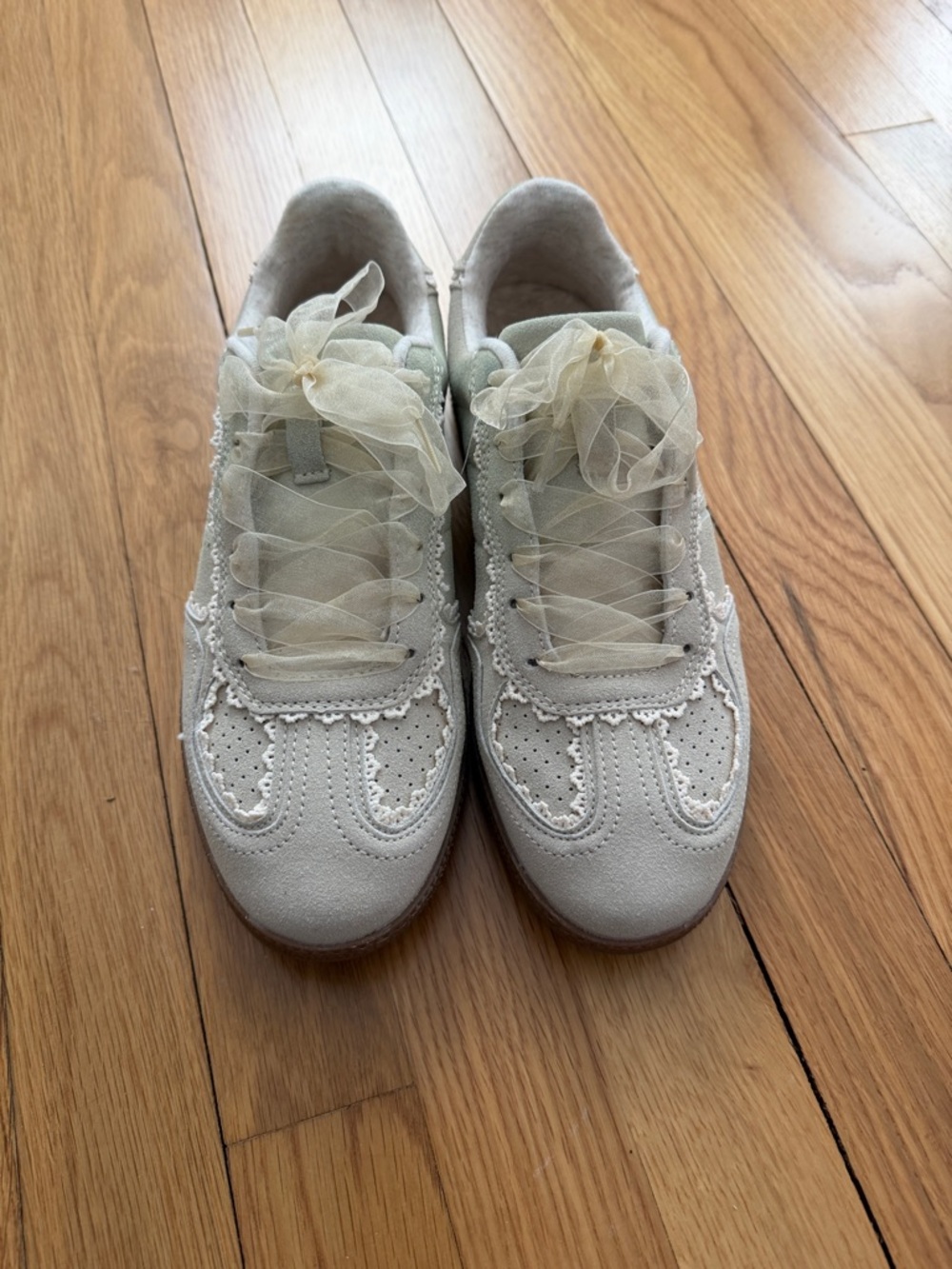 CUSHIONAIRE Belinda Women’s Lace Detail Casual Sneakers